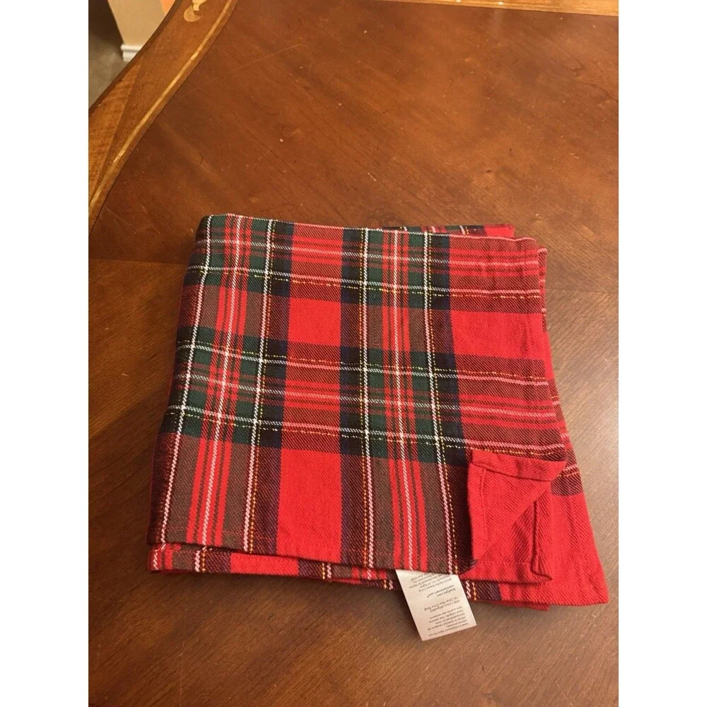VTG Martha Stewart Everyday Tartan w/gold Christmas Tablecloth 47”x48” Red